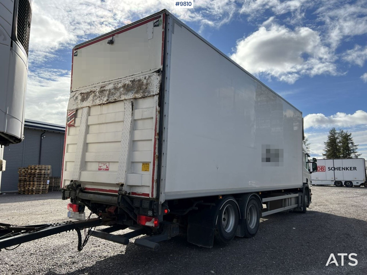 Scania P400 Box truck with tail lift - Camión caja cerrada: foto 3 Scania P400 Box truck with tail lift - Camión caja cerrada: foto 3