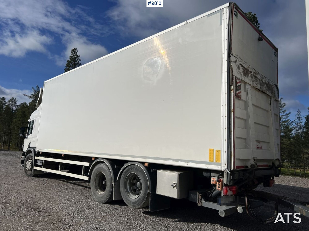 Scania P400 Box truck with tail lift - Camión caja cerrada: foto 4 Scania P400 Box truck with tail lift - Camión caja cerrada: foto 4