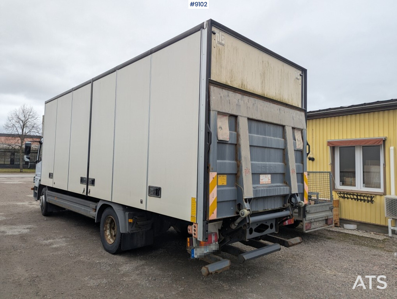 Camión caja cerrada Skåpbil distribution Mercedes Benz 1224 L 4X2: foto 8