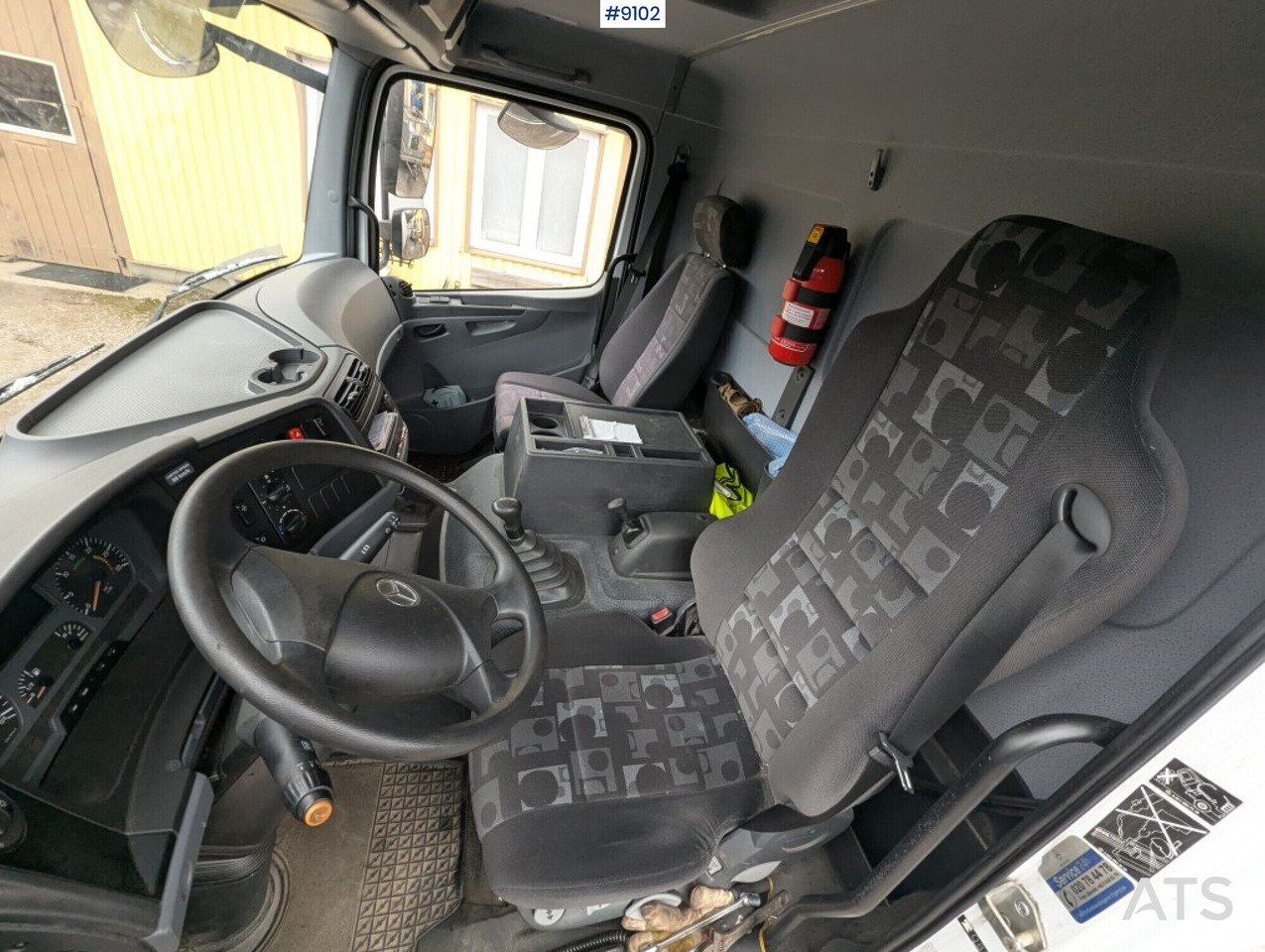 Camión caja cerrada Skåpbil distribution Mercedes Benz 1224 L 4X2: foto 6