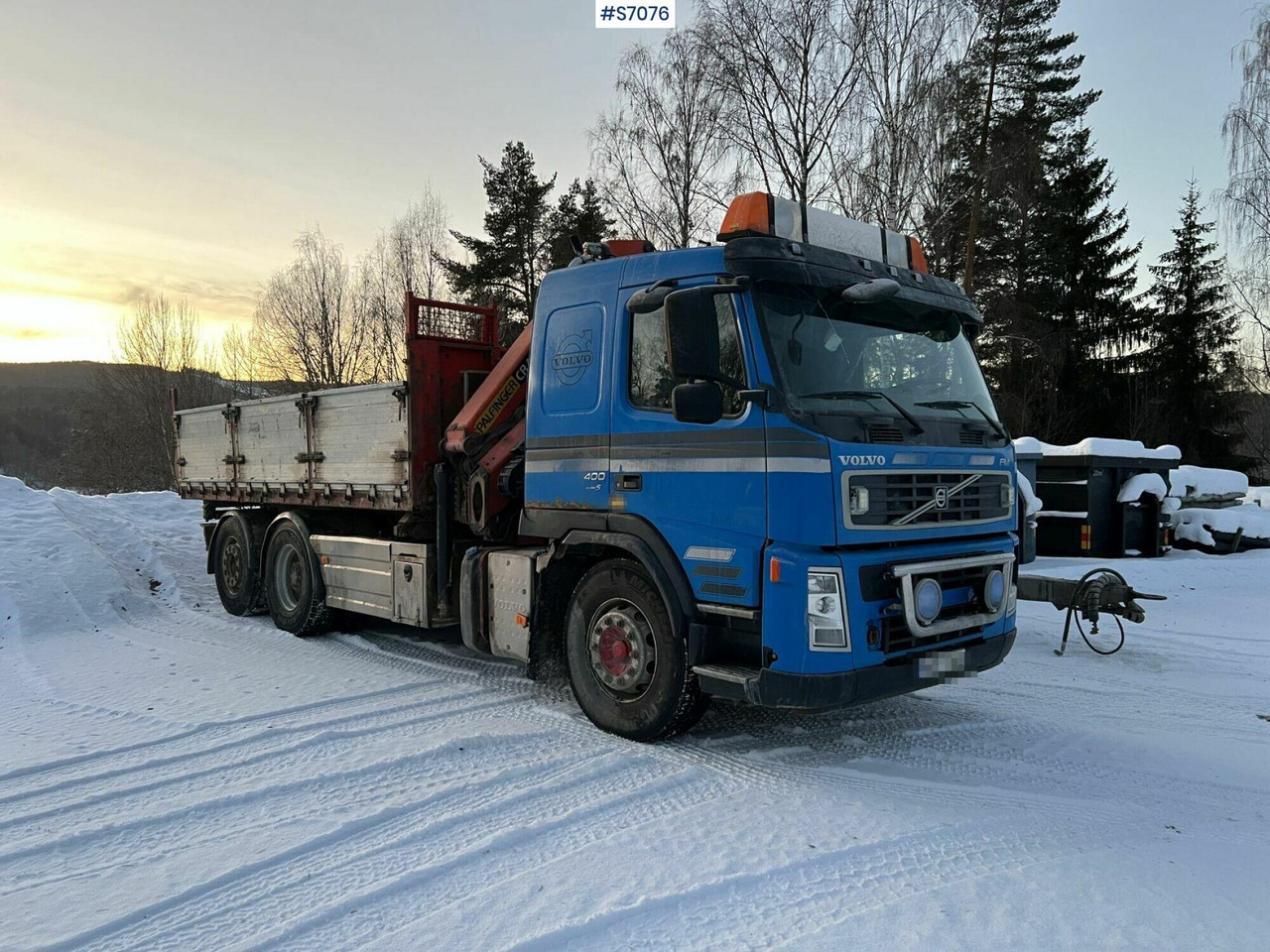 Volvo FM 400 6*2 Crane Truck with tiltable flatbed Palfinger PK16502 - Camión grúa: foto 3 Volvo FM 400 6*2 Crane Truck with tiltable flatbed Palfinger PK16502 - Camión grúa: foto 3