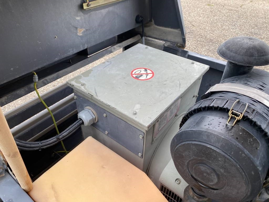 Generador industriale Atlas Copco QAX 60 - Carte Grise Françaises endommagé: foto 14 Generador industriale Atlas Copco QAX 60 - Carte Grise Françaises endommagé: foto 14