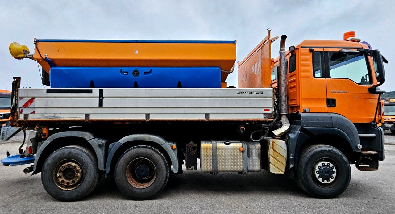 MAN TGS 28.400 6x4-4 BL Winterdienst Schmidt Euro5 - Camión volquete: foto 5 MAN TGS 28.400 6x4-4 BL Winterdienst Schmidt Euro5 - Camión volquete: foto 5