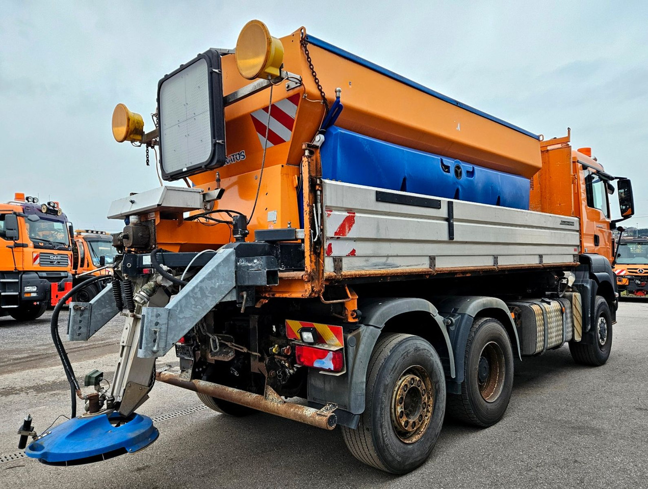 MAN TGS 28.400 6x4-4 BL Winterdienst Schmidt Euro5 - Camión volquete: foto 4 MAN TGS 28.400 6x4-4 BL Winterdienst Schmidt Euro5 - Camión volquete: foto 4