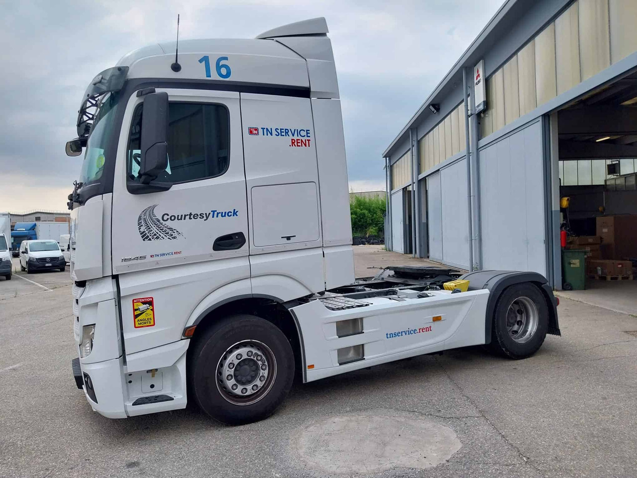 Ricambi Iveco 190.48 - Cabeza tractora: foto 2 Ricambi Iveco 190.48 - Cabeza tractora: foto 2