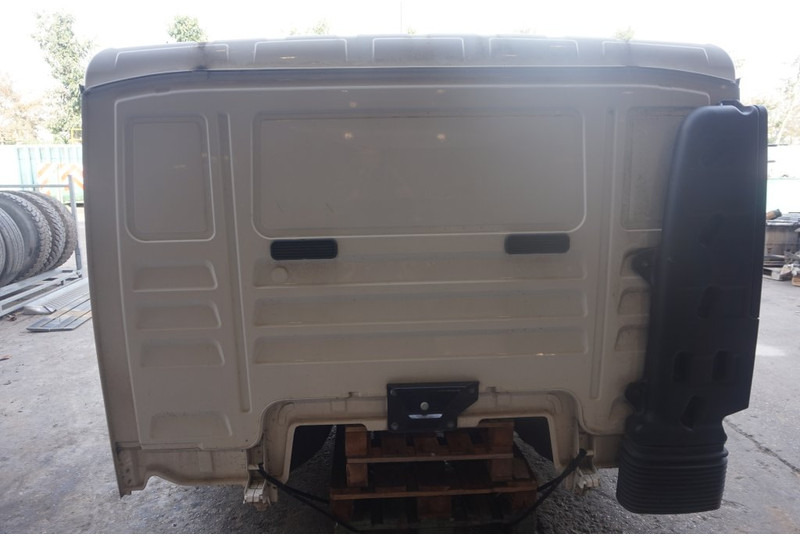 MAN F99L10 TGM 6 CYL81.60000-7786 - Cabina e interior para Camión: foto 4 MAN F99L10 TGM 6 CYL81.60000-7786 - Cabina e interior para Camión: foto 4