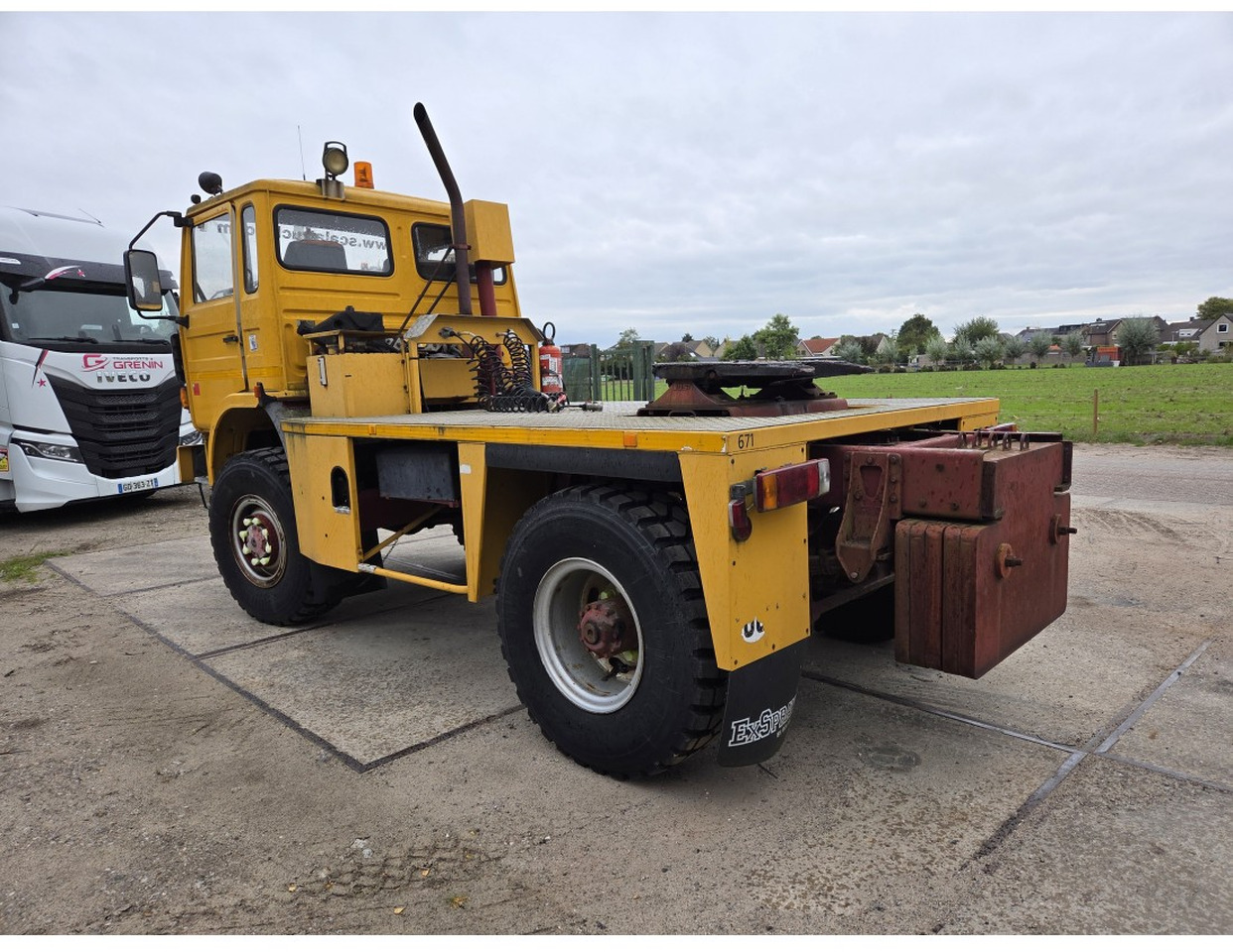 RENAULT M170 4x4 TRACTOR UNIT FULL SPRING SUSPENSION VERY LOW MILEAGE - Cabeza tractora: foto 4 RENAULT M170 4x4 TRACTOR UNIT FULL SPRING SUSPENSION VERY LOW MILEAGE - Cabeza tractora: foto 4
