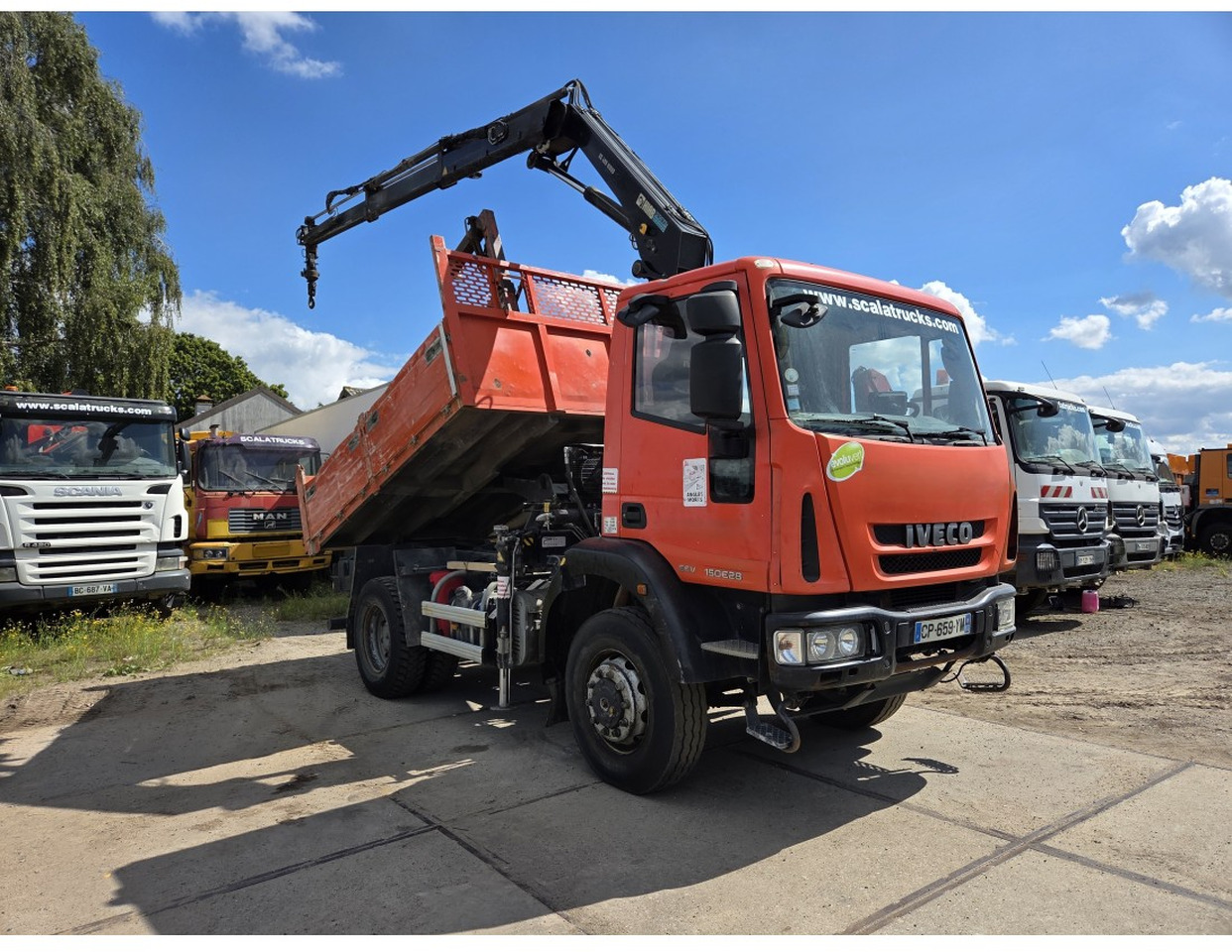 IVECO EUROCARGO 150E28 4X4 TIPPER CRANE HIAB 099 ES-2 - Camión volquete, Camión grúa: foto 2 IVECO EUROCARGO 150E28 4X4 TIPPER CRANE HIAB 099 ES-2 - Camión volquete, Camión grúa: foto 2