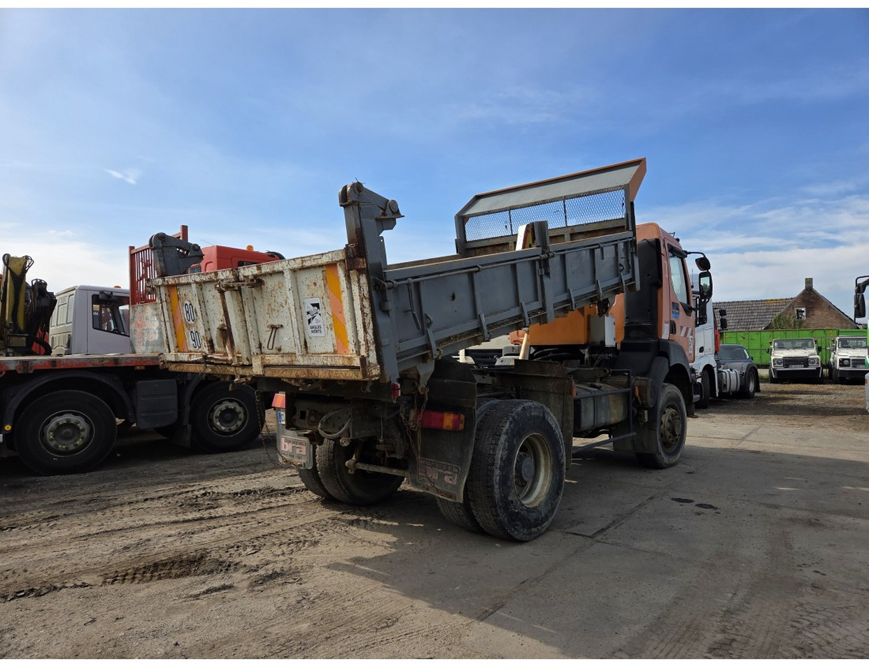 Renault Kerax 340 4x4 Tipper Manual Gearbox Mechanical pump Pompe Mecanique - Camión volquete: foto 2 Renault Kerax 340 4x4 Tipper Manual Gearbox Mechanical pump Pompe Mecanique - Camión volquete: foto 2