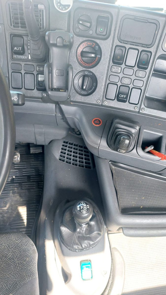 Camión chasis Scania R124LB 420 4x2, Euro 3: foto 15