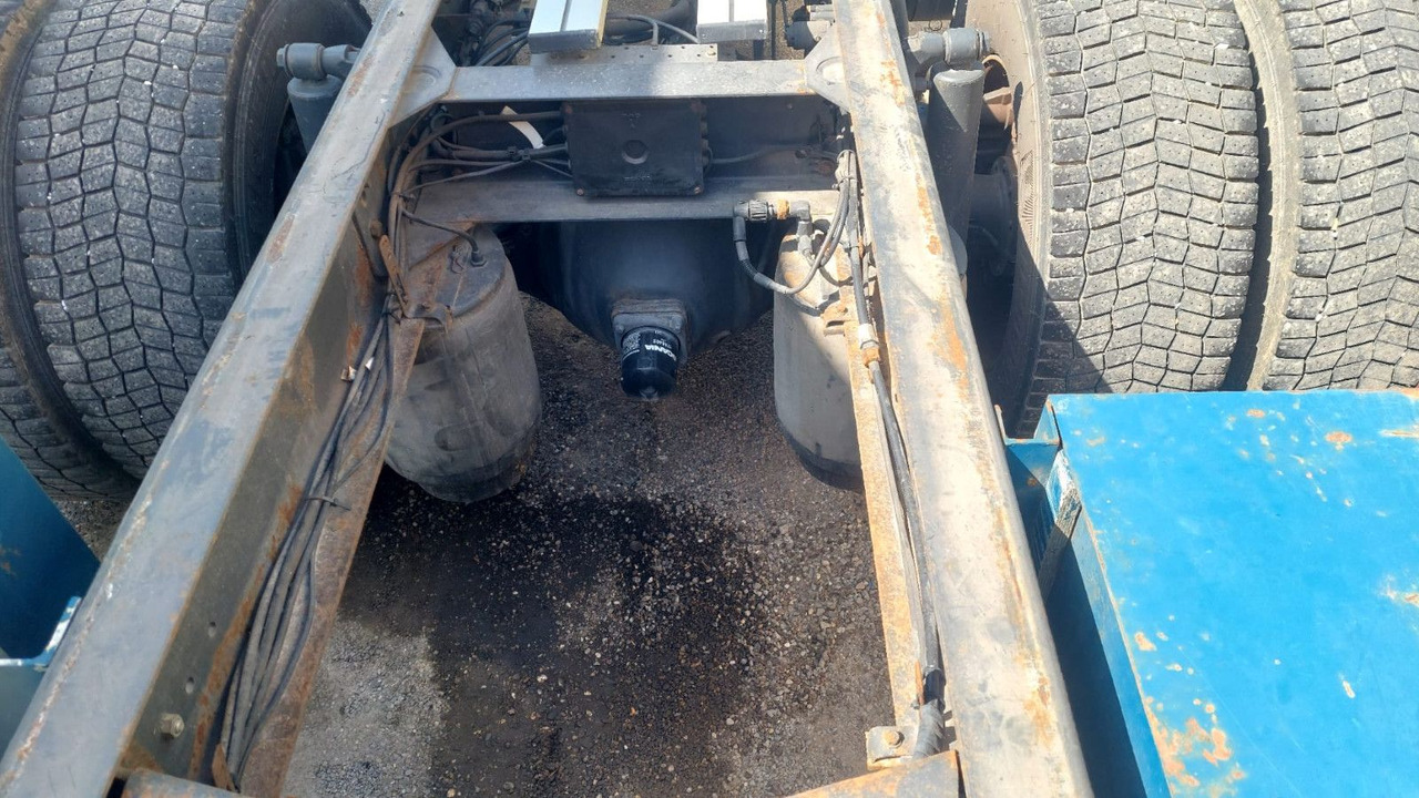 Camión chasis Scania R124LB 420 4x2, Euro 3: foto 8