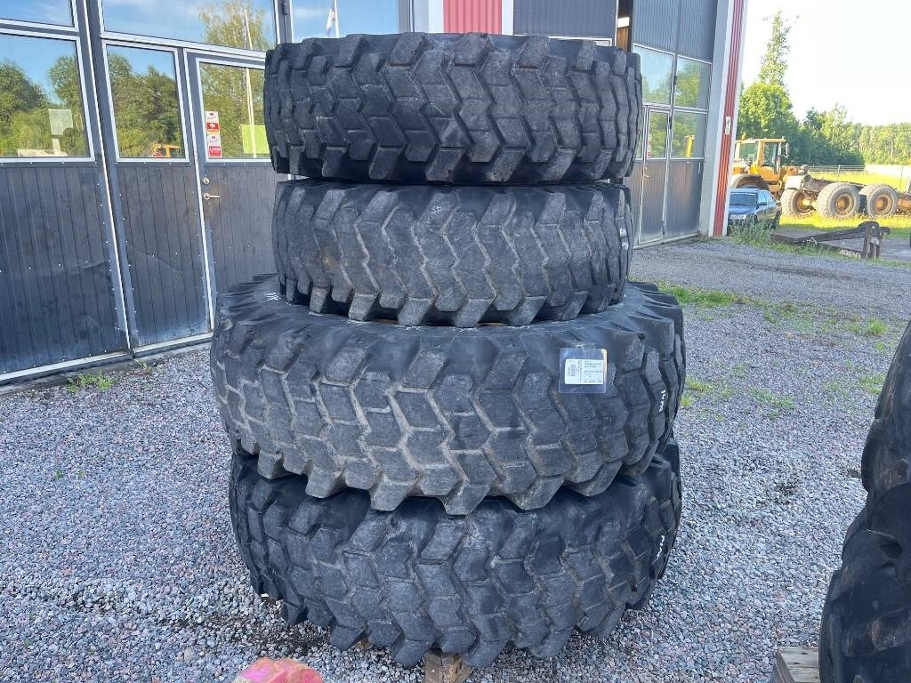Nokian 18,4-34 14,9-24 till Volvo Bm 840 841 - Neumático para Maquinaria de construcción: foto 1 Nokian 18,4-34 14,9-24 till Volvo Bm 840 841 - Neumático para Maquinaria de construcción: foto 1