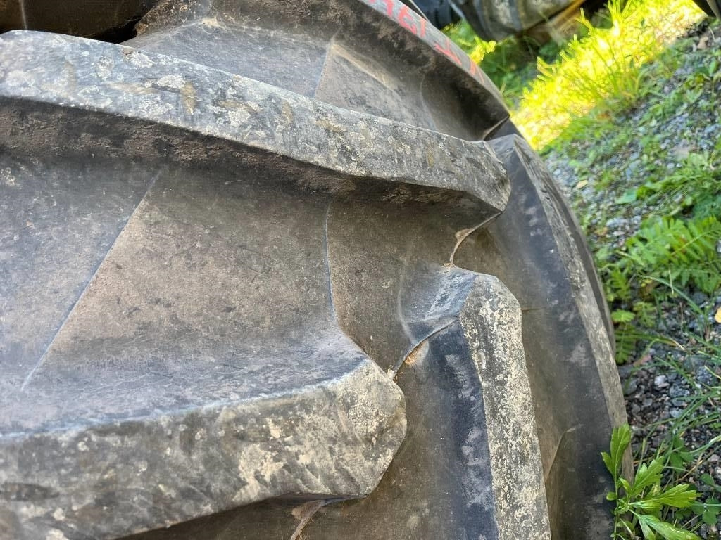 Trelleborg 650/65 42 540/65 30 till Valmet Valtra T174 - Neumático para Maquinaria agrícola: foto 3 Trelleborg 650/65 42 540/65 30 till Valmet Valtra T174 - Neumático para Maquinaria agrícola: foto 3