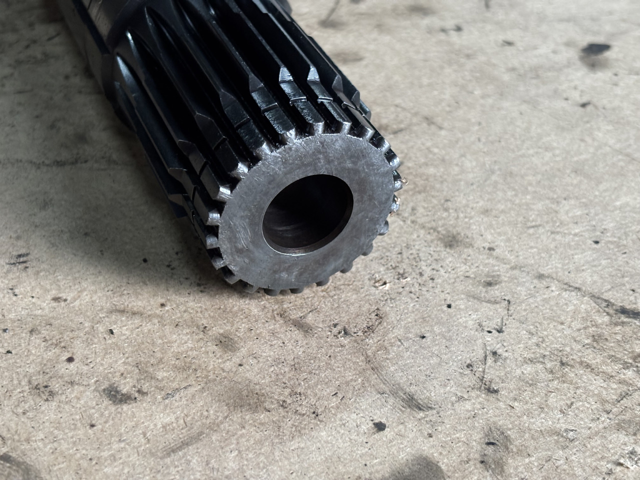 Claas AXION 830 Wałek przekładni podajnika zbożowego 00 1137 076 0 00 1149 403 0 - Árbol de transmisión para Maquinaria agrícola: foto 3 Claas AXION 830 Wałek przekładni podajnika zbożowego 00 1137 076 0 00 1149 403 0 - Árbol de transmisión para Maquinaria agrícola: foto 3