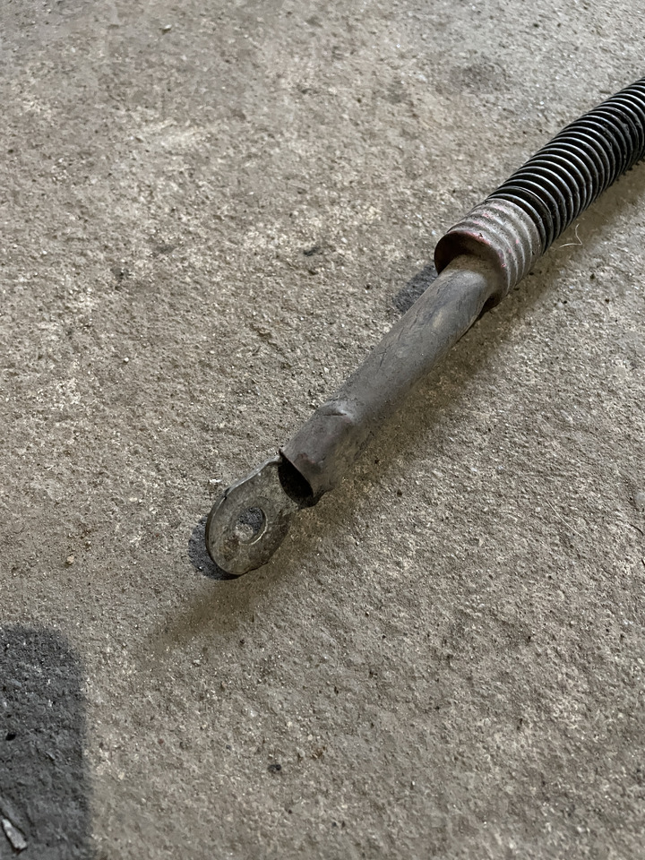 Claas Arion 550-520 650-620 - kabel przewód eletryczny alternator - rozrusznik 0021505462 - Cables/ Alambres para Tractor: foto 3 Claas Arion 550-520 650-620 - kabel przewód eletryczny alternator - rozrusznik 0021505462 - Cables/ Alambres para Tractor: foto 3