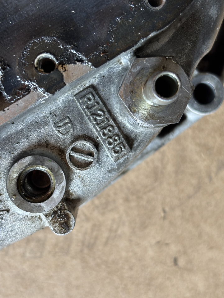 John Deere 6810, 6910 Obudowa Skrzyni Osłona Ramię R121885 R119441 - Carrocería y exterior para Tractor: foto 4 John Deere 6810, 6910 Obudowa Skrzyni Osłona Ramię R121885 R119441 - Carrocería y exterior para Tractor: foto 4