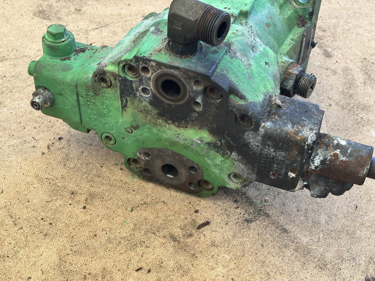 John Deere 8200 8300 8400 8500 Silnik hydrauliczny AXE83863 - Motor hidráulico para Maquinaria agrícola: foto 2 John Deere 8200 8300 8400 8500 Silnik hydrauliczny AXE83863 - Motor hidráulico para Maquinaria agrícola: foto 2