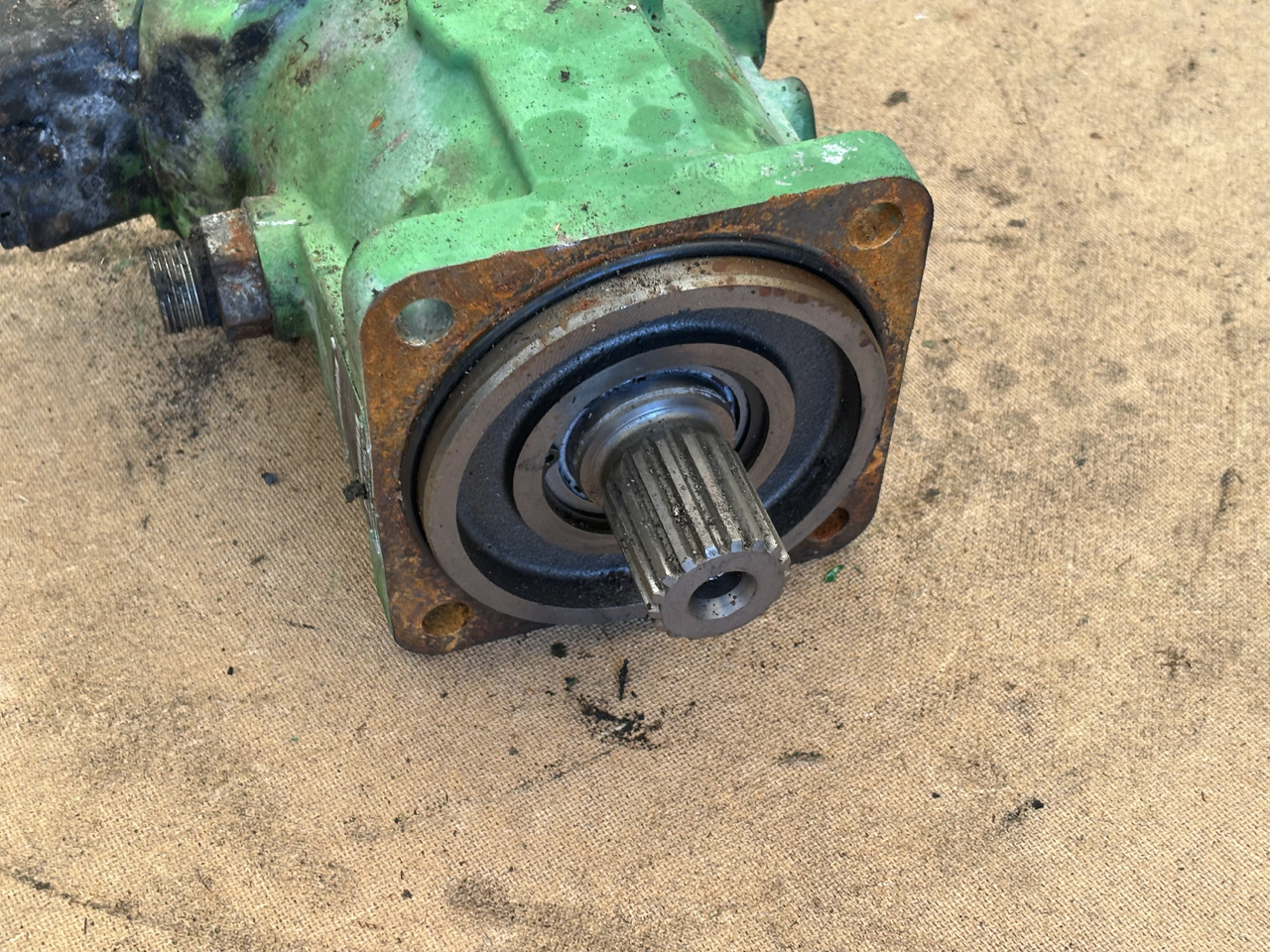 John Deere 8200 8300 8400 8500 Silnik hydrauliczny AXE83863 - Motor hidráulico para Maquinaria agrícola: foto 3 John Deere 8200 8300 8400 8500 Silnik hydrauliczny AXE83863 - Motor hidráulico para Maquinaria agrícola: foto 3