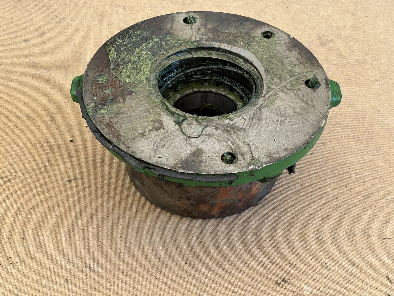 John Deere 8200 8400 8600 9600 Obudowa Łożyska HXE131928 AXE105273 - Piezas del tren de rodaje para Maquinaria agrícola: foto 2 John Deere 8200 8400 8600 9600 Obudowa Łożyska HXE131928 AXE105273 - Piezas del tren de rodaje para Maquinaria agrícola: foto 2