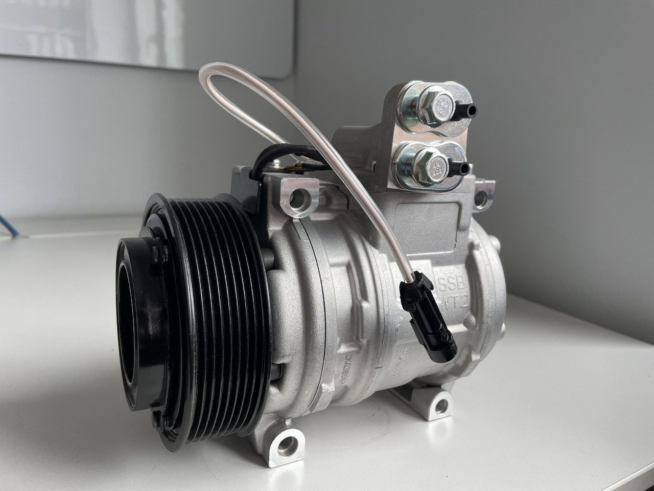 Kompresor sprężarka klimatyzacji John Deere 3000 5000 6000 7000 Claas Ares 10B17-ACE99505 - Compresor de aire acondicionado para Maquinaria agrícola: foto 1 Kompresor sprężarka klimatyzacji John Deere 3000 5000 6000 7000 Claas Ares 10B17-ACE99505 - Compresor de aire acondicionado para Maquinaria agrícola: foto 1