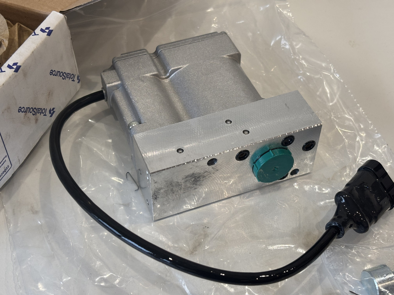 MERLO Cewka Elektrozawór Wysuwu Ramienia 086555 - Válvula hidráulica para Equipo de manutención: foto 1 MERLO Cewka Elektrozawór Wysuwu Ramienia 086555 - Válvula hidráulica para Equipo de manutención: foto 1