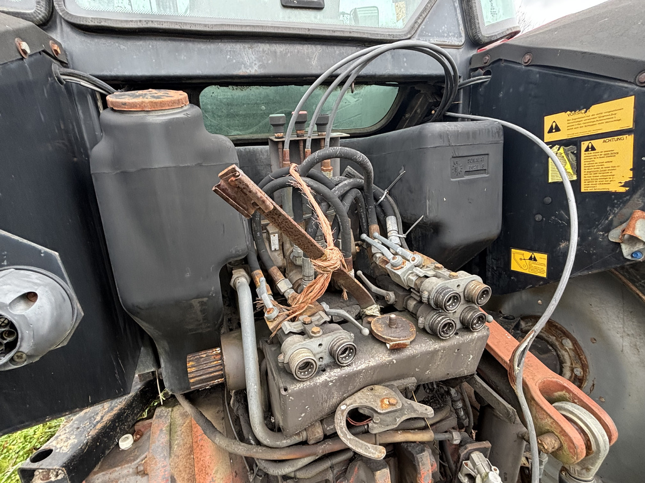 Massey Ferguson 8160 Rozdzielacz Hydrauliczny 3 CZĘŚCI 3713021M93 - Válvula hidráulica para Maquinaria agrícola: foto 1 Massey Ferguson 8160 Rozdzielacz Hydrauliczny 3 CZĘŚCI 3713021M93 - Válvula hidráulica para Maquinaria agrícola: foto 1