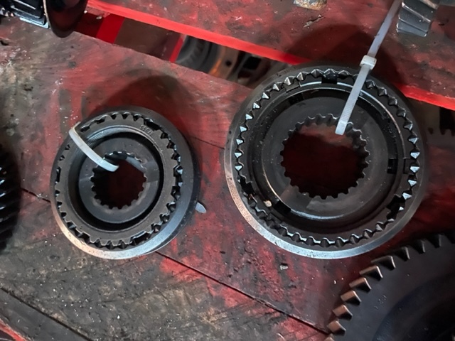 Valtra 700 800 900 tryby skrzyni synchronizatory - Caja de cambios y piezas para Maquinaria agrícola: foto 3 Valtra 700 800 900 tryby skrzyni synchronizatory - Caja de cambios y piezas para Maquinaria agrícola: foto 3