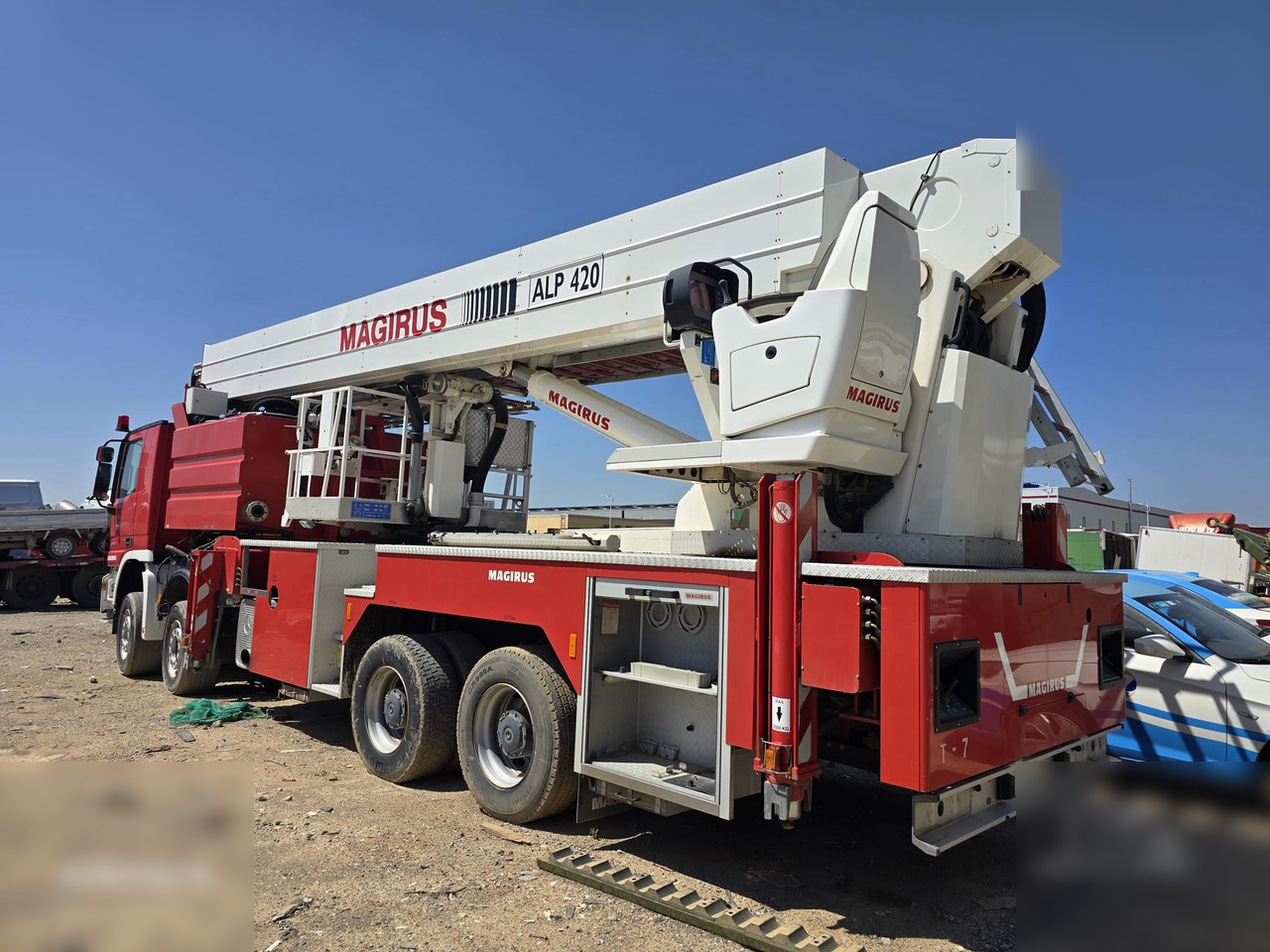 2011 MERCEDES-BENZ ACTROS 4140 - Camión con plataforma elevadora: foto 2 2011 MERCEDES-BENZ ACTROS 4140 - Camión con plataforma elevadora: foto 2