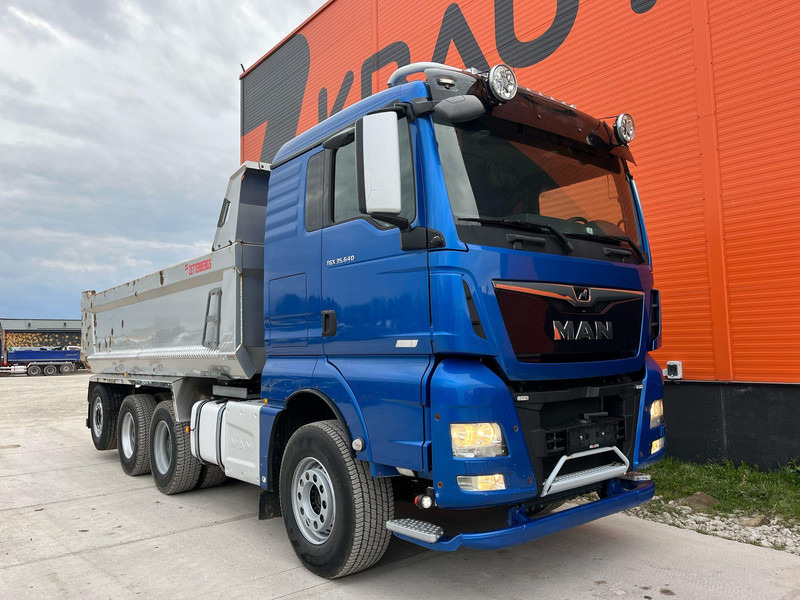 MAN TGX 35.640 8x4*4 INTARDER / BOX L=6010 mm - Camión volquete: foto 4 MAN TGX 35.640 8x4*4 INTARDER / BOX L=6010 mm - Camión volquete: foto 4