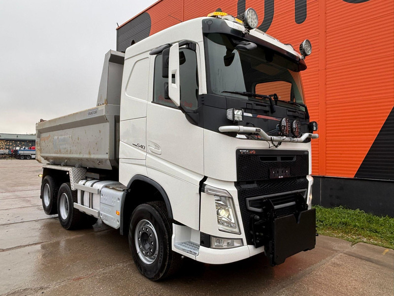 Volvo FH 540 6x4 RETARDER / TANDEM AXLE LIFT / SNOWPLOW EQUIPMENT / BOX L = 4473 mm - Camión volquete: foto 4 Volvo FH 540 6x4 RETARDER / TANDEM AXLE LIFT / SNOWPLOW EQUIPMENT / BOX L = 4473 mm - Camión volquete: foto 4