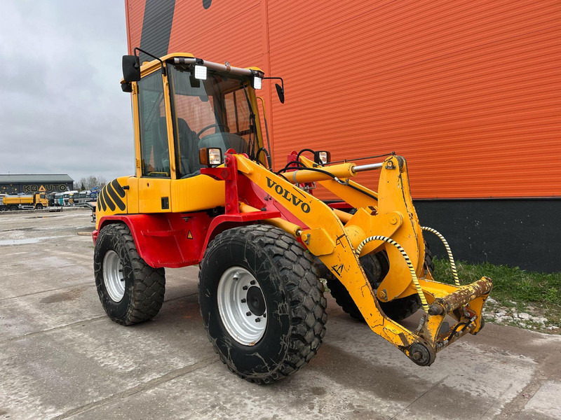 Volvo L 30 B-Z/X 4x4 AC / QUICK COUPLER / BUCKET + FORKS - Cargadora de ruedas: foto 5 Volvo L 30 B-Z/X 4x4 AC / QUICK COUPLER / BUCKET + FORKS - Cargadora de ruedas: foto 5