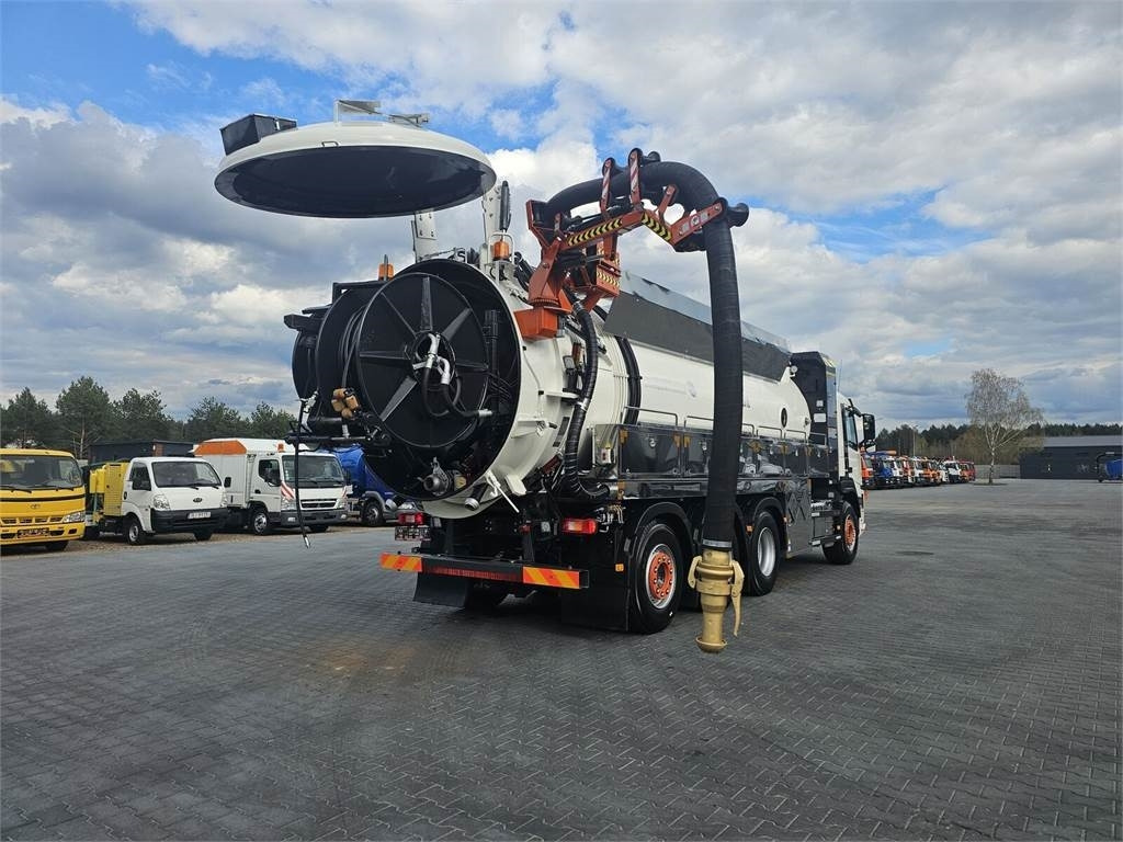 Volvo WUKO ADR ROLBA FOR CLEANING CHANNELS COMBI - Vehículo municipal: foto 1 Volvo WUKO ADR ROLBA FOR CLEANING CHANNELS COMBI - Vehículo municipal: foto 1
