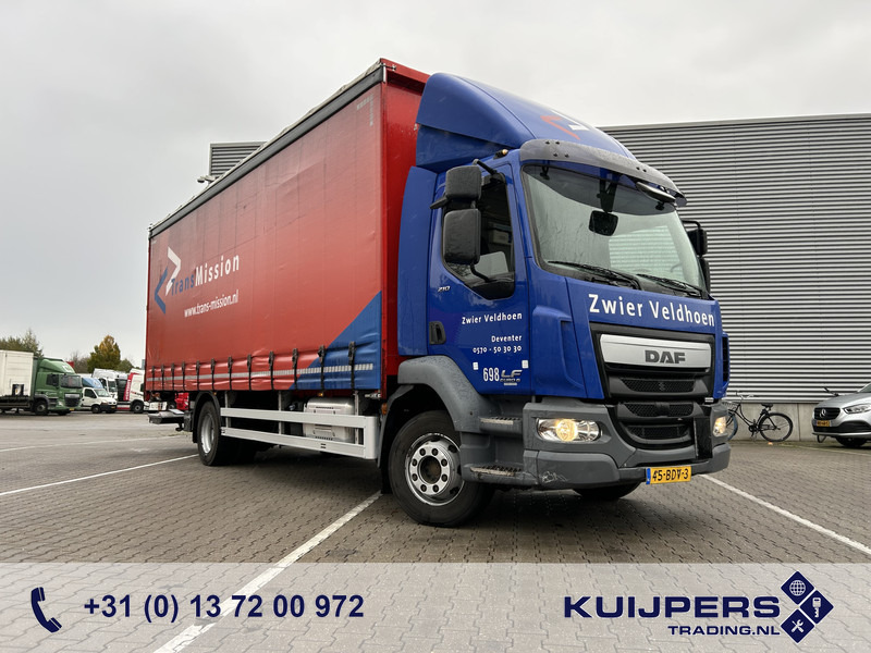 DAF LF 210 FA / 12 Ton / 471 dkm / Curtainside / Loadlift / APK TUV 06-26 - Camión lona: foto 1 DAF LF 210 FA / 12 Ton / 471 dkm / Curtainside / Loadlift / APK TUV 06-26 - Camión lona: foto 1