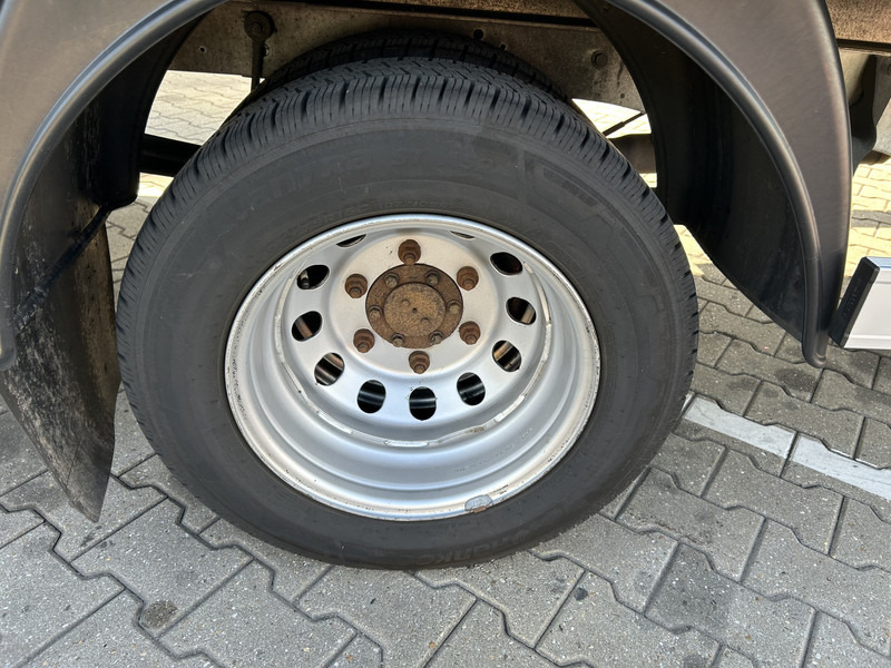 Furgoneta caja cerrada Ford Transit 2.0 TDCI Trend RWD / Box / Loadlift / Full Options: foto 17