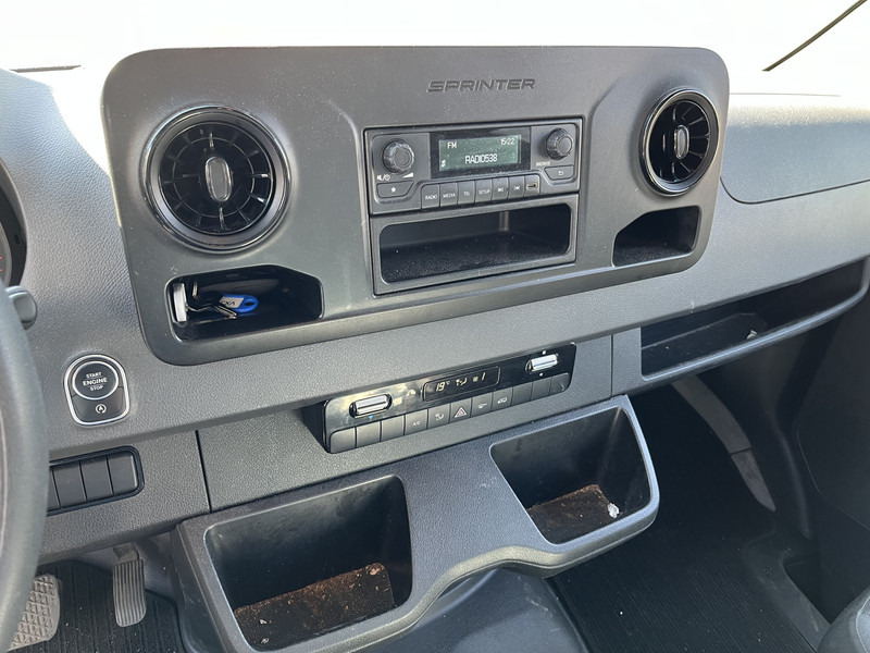 Mercedes-Benz Sprinter 315 1.9 CDI / Dak Schade - Roof Damage / Loadlift / APK TUV 07-26 - Furgoneta caja cerrada: foto 4 Mercedes-Benz Sprinter 315 1.9 CDI / Dak Schade - Roof Damage / Loadlift / APK TUV 07-26 - Furgoneta caja cerrada: foto 4