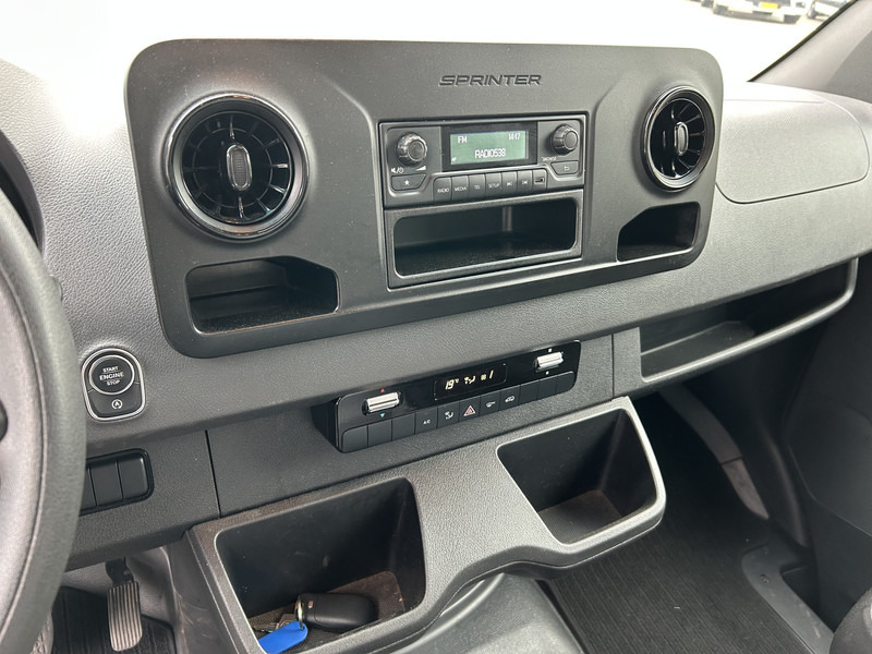 Mercedes-Benz Sprinter 515 1.9 CDI / 126 dkm / Box 4.4 mtr / Laadklep / APK 07-26 - Furgoneta caja cerrada: foto 5 Mercedes-Benz Sprinter 515 1.9 CDI / 126 dkm / Box 4.4 mtr / Laadklep / APK 07-26 - Furgoneta caja cerrada: foto 5