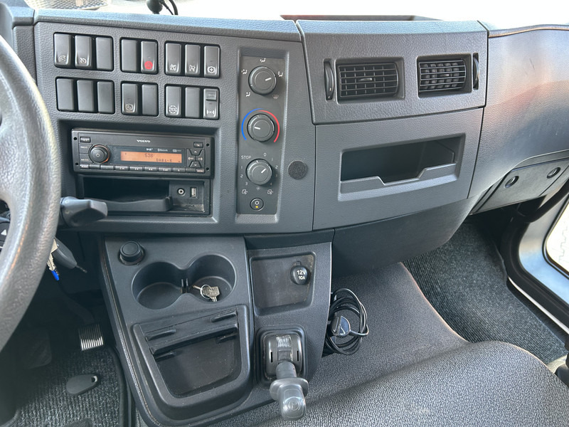 Volvo FL 210 / 12 Ton / 203 dkm / Wrapped / Box / Laadklep / APK 01-26 - Camión caja cerrada: foto 5 Volvo FL 210 / 12 Ton / 203 dkm / Wrapped / Box / Laadklep / APK 01-26 - Camión caja cerrada: foto 5
