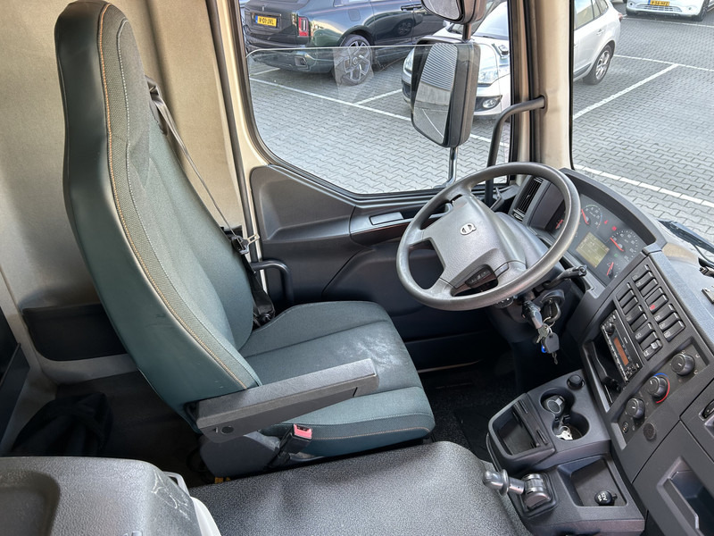 Volvo FL 210 / 12 Ton / 203 dkm / Wrapped / Box / Laadklep / APK 01-26 - Camión caja cerrada: foto 3 Volvo FL 210 / 12 Ton / 203 dkm / Wrapped / Box / Laadklep / APK 01-26 - Camión caja cerrada: foto 3