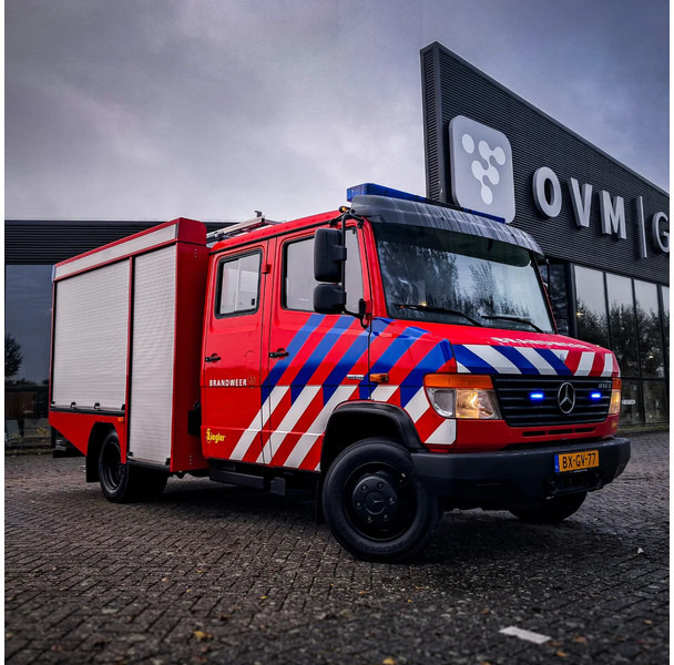 Mercedes-Benz - Camión de bomberos: foto 1 Mercedes-Benz - Camión de bomberos: foto 1