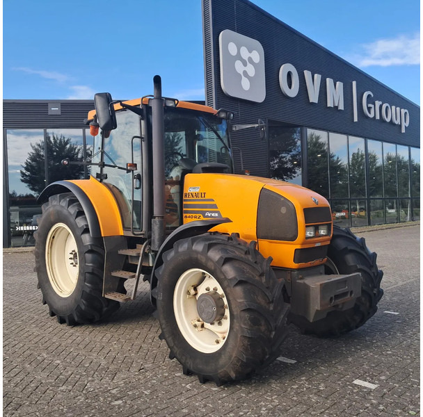 Renault ARES 640 RZ ARES 640 RZ - Tractor: foto 1 Renault ARES 640 RZ ARES 640 RZ - Tractor: foto 1