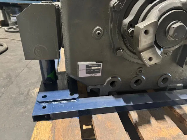 Komatsu Grader GD825A-2 WA500-6 - Caja de cambios: foto 4 Komatsu Grader GD825A-2 WA500-6 - Caja de cambios: foto 4