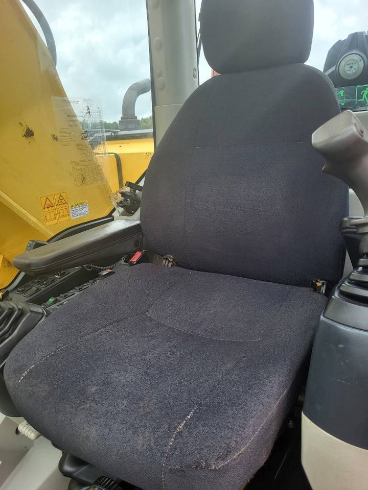 Excavadora de cadenas New Holland Kobelco E 235 B SR-2: foto 23 Excavadora de cadenas New Holland Kobelco E 235 B SR-2: foto 23