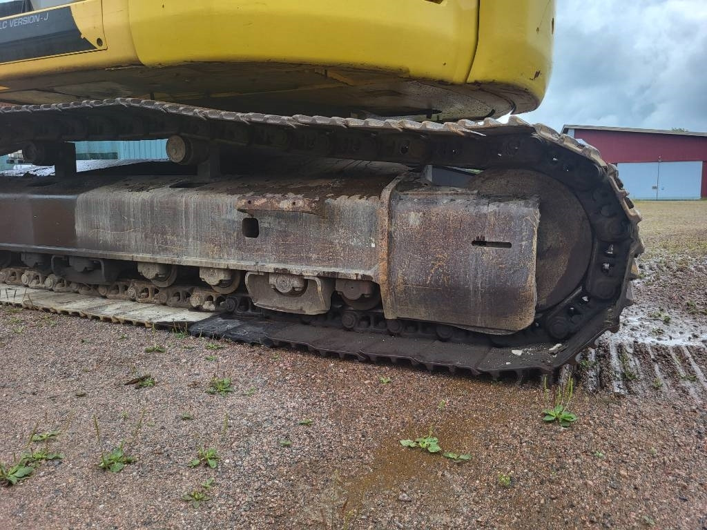 Excavadora de cadenas New Holland Kobelco E 235 B SR-2: foto 16 Excavadora de cadenas New Holland Kobelco E 235 B SR-2: foto 16