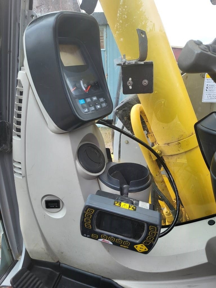 Excavadora de cadenas New Holland Kobelco E 235 B SR-2: foto 22 Excavadora de cadenas New Holland Kobelco E 235 B SR-2: foto 22