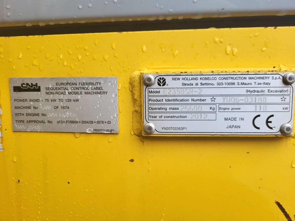Excavadora de cadenas New Holland Kobelco E 235 B SR-2: foto 28 Excavadora de cadenas New Holland Kobelco E 235 B SR-2: foto 28