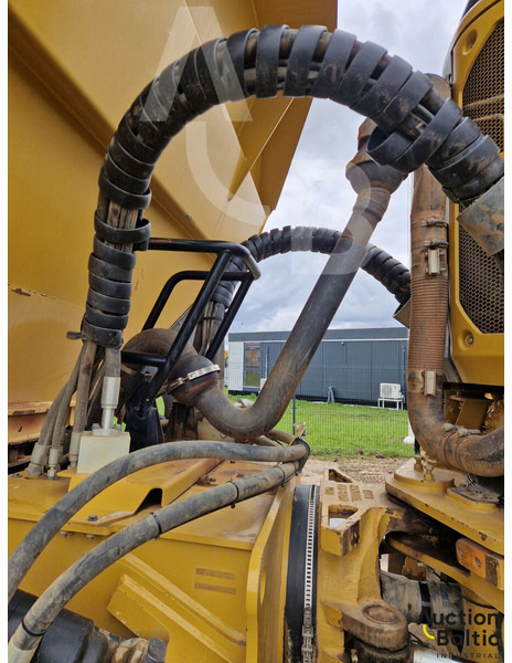Dúmper articulado Caterpillar 735C: foto 14