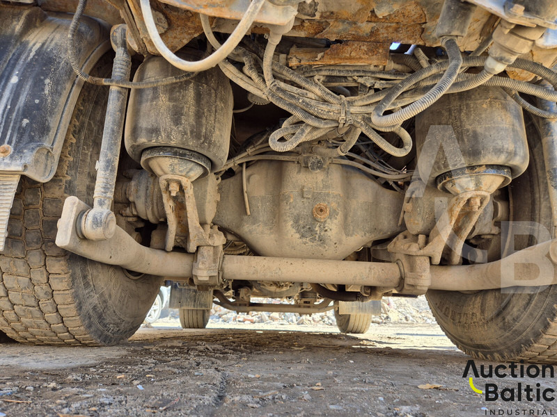 Camión portacontenedor de cadenas Volvo FM12: foto 14