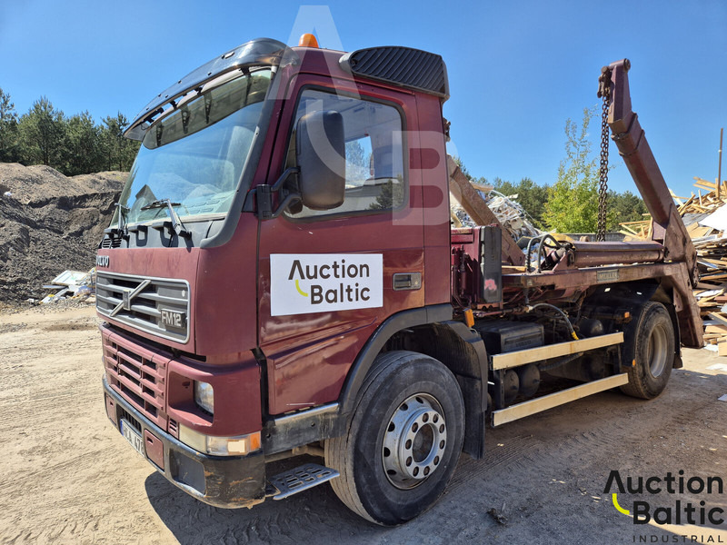 Volvo FM12 - Camión portacontenedor de cadenas: foto 1 Volvo FM12 - Camión portacontenedor de cadenas: foto 1