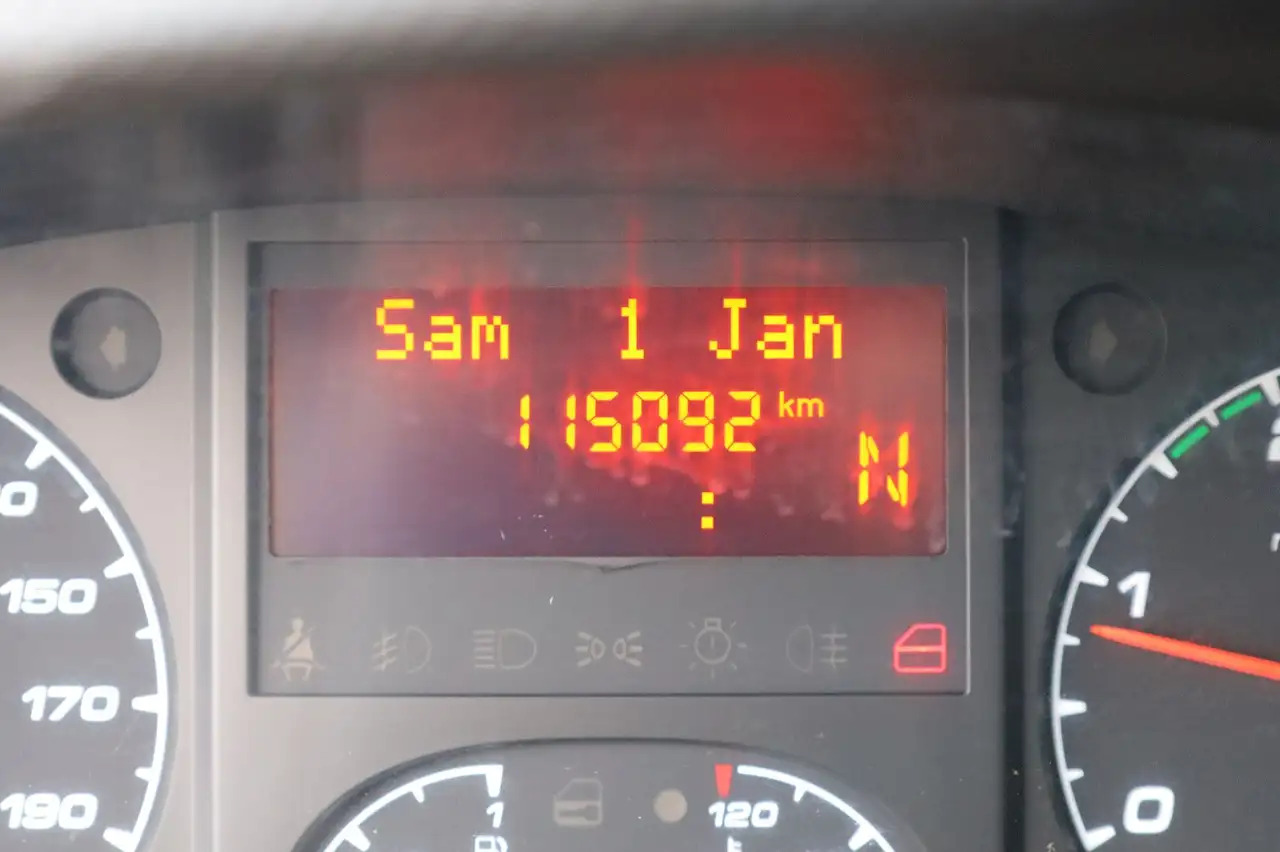 Furgoneta caja cerrada Iveco Daily/ Regalsystem/Luftfeder/1. Hand: foto 10 Furgoneta caja cerrada Iveco Daily/ Regalsystem/Luftfeder/1. Hand: foto 10