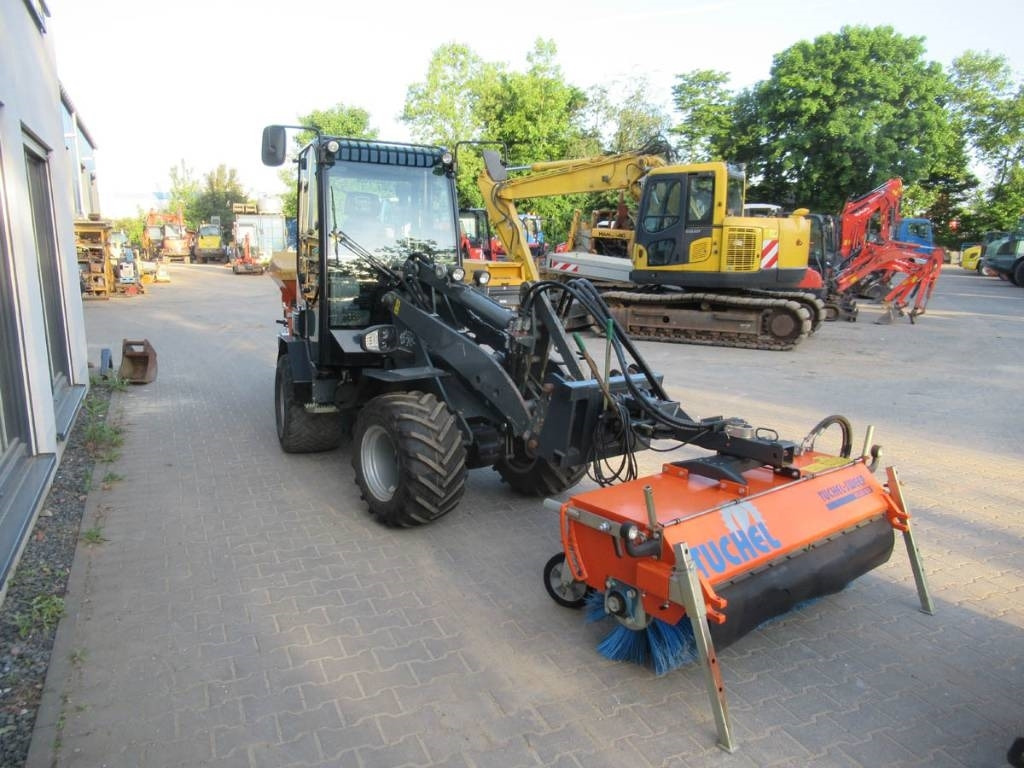 GiANT V452T X-Tra HD Kehrmaschine/Streuer - Cargadora de ruedas: foto 2 GiANT V452T X-Tra HD Kehrmaschine/Streuer - Cargadora de ruedas: foto 2
